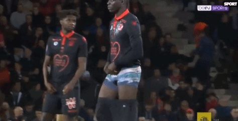 WTT香港总决赛选手城市照，王楚钦率先到达拍照地点