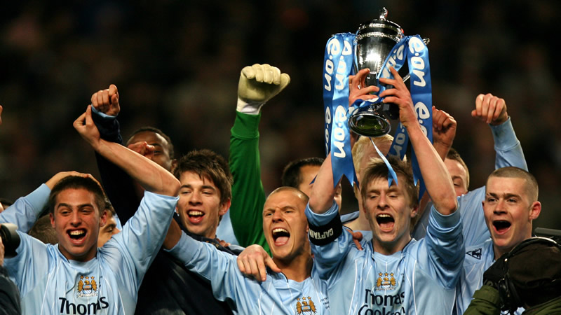 欧冠前瞻：巴萨誓报攻占诺坎普之仇，法兰克福刚经历客场惨案（欧冠前瞻：巴萨誓雪诺坎普之耻，法兰克福刚遭客场惨败）