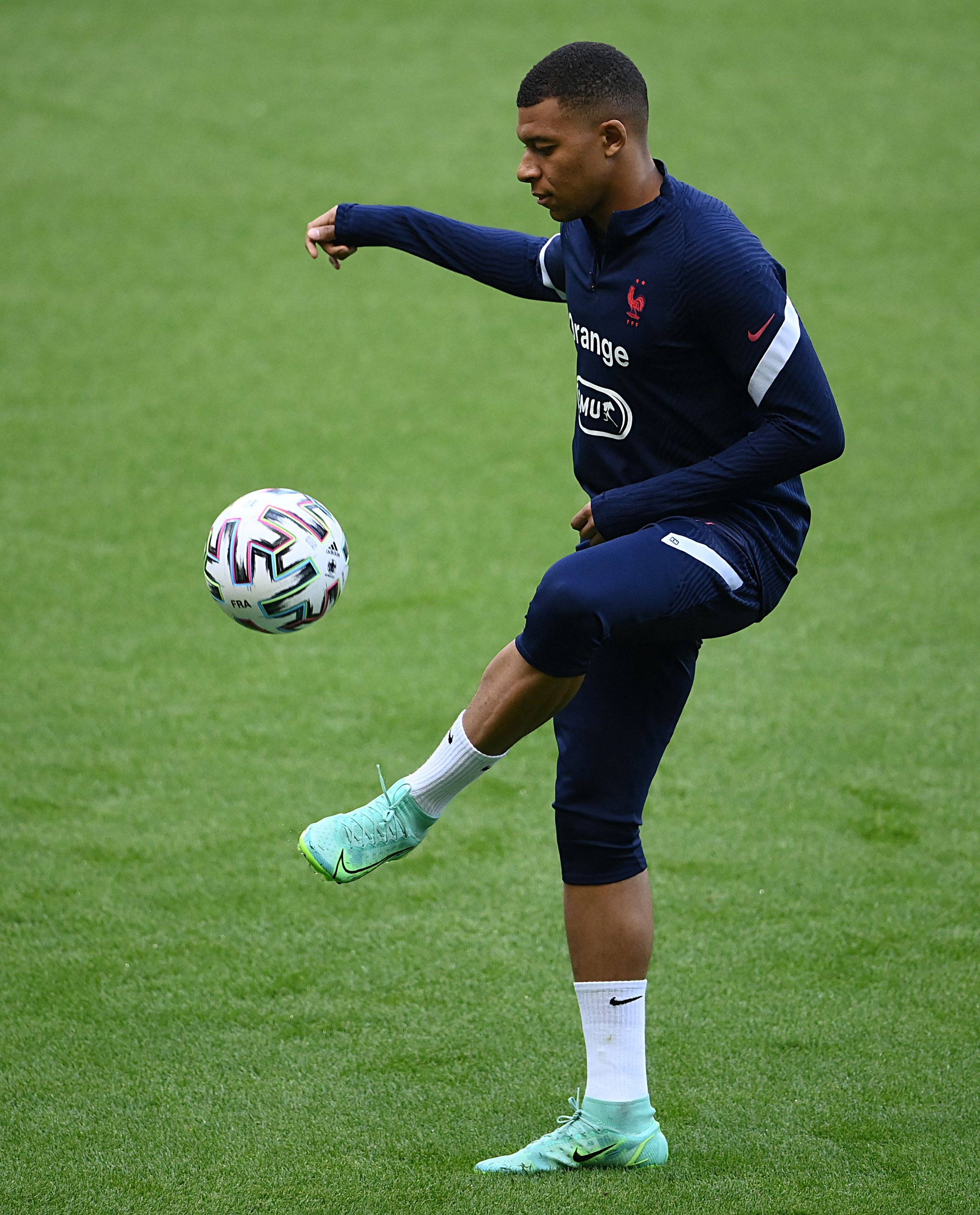 诺丁汉森林传奇约翰·罗伯逊去世，曾助森林两夺欧冠（诺丁汉森林名宿约翰·罗伯逊逝世，曾助队两夺欧冠冠军）