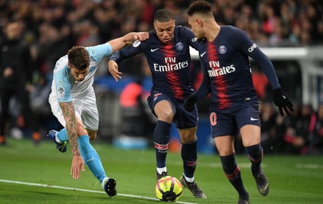 记者：富安健洋已与阿贾克斯就一份短期合同达成一致