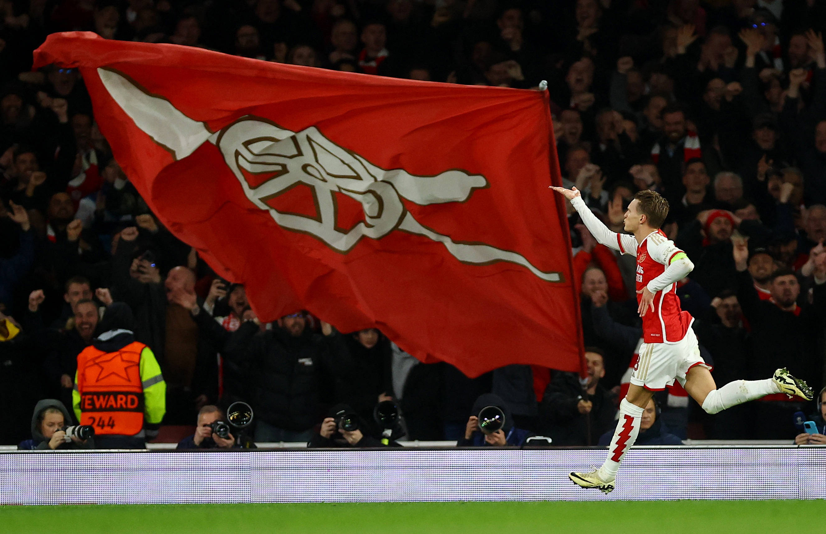 圣吉罗斯主帅：我们打欧冠不是来当旁观者，要让马竞感到压力