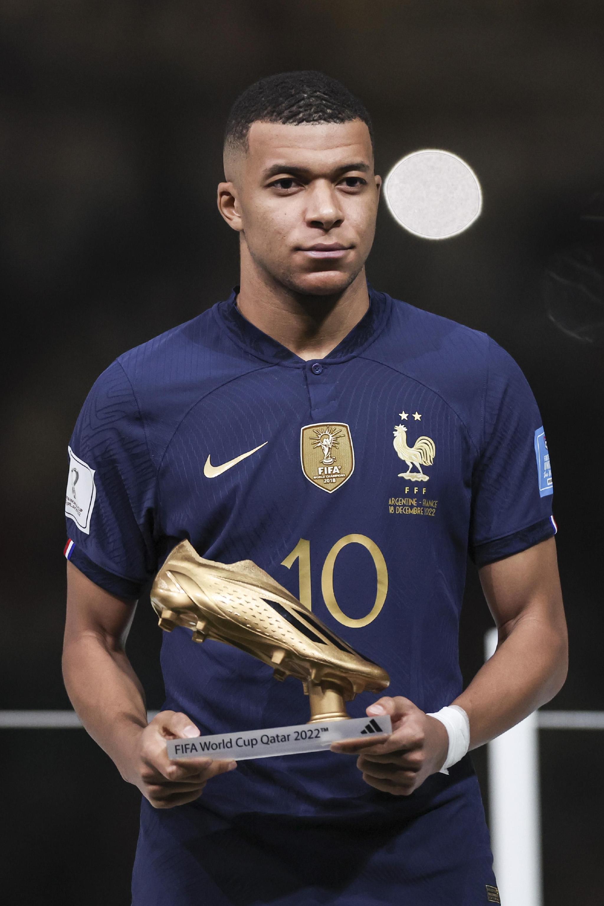 足球中超升班马爆冷击败卫冕冠军，全网热议（中超新军爆冷击退卫冕冠军，全网热议）