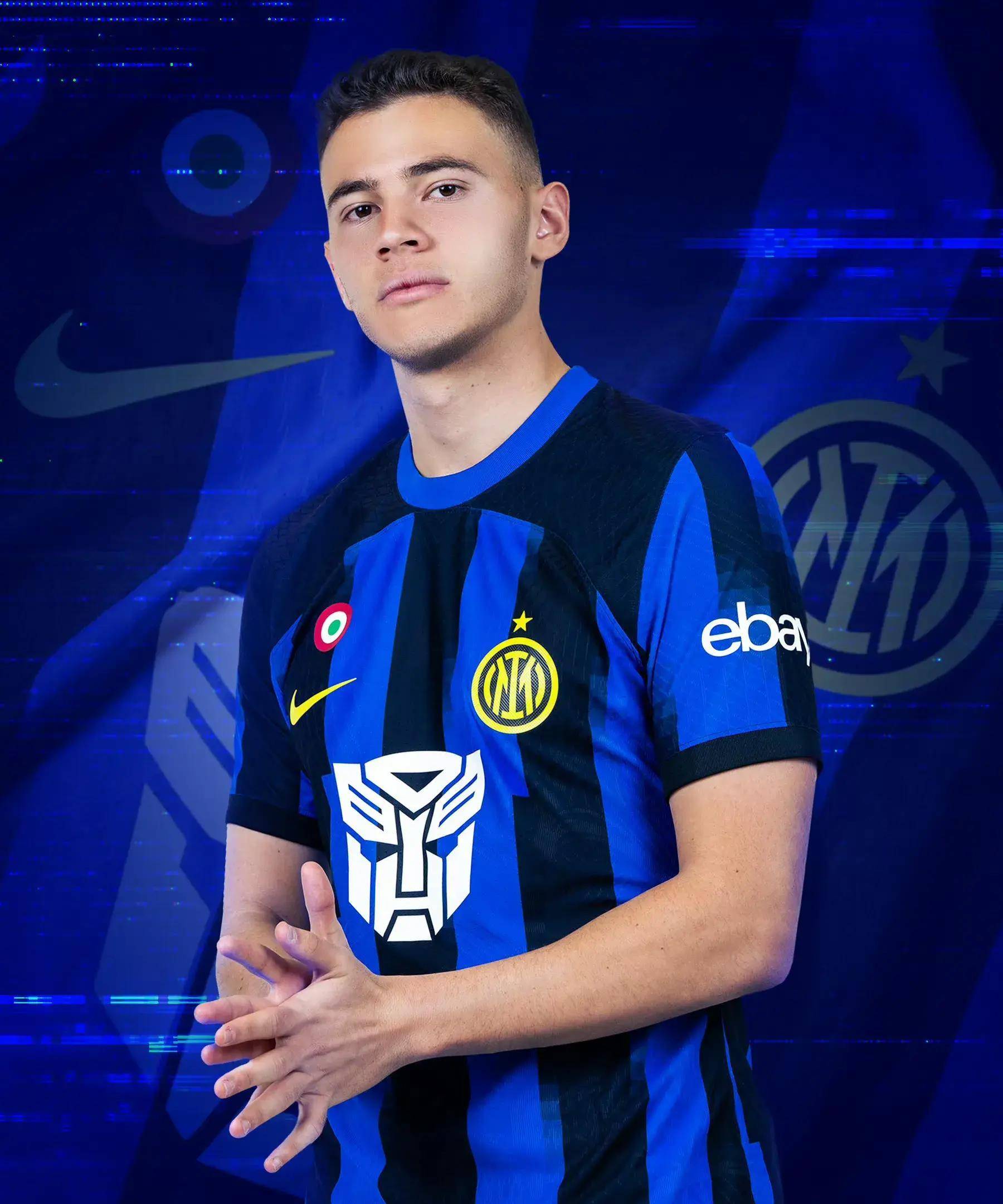 樊振东乒乓球欧冠首秀完胜，之后做出简约版C罗庆祝动作“Siu”（樊振东欧冠乒乓首秀横扫取胜，赛后做出简化版C罗“Siu”庆祝）