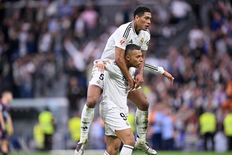 斩获皇马生涯首球，赫伊森是本赛季西甲进球最年轻的后卫（赫伊森迎皇马处子球，成本季西甲最年轻破门后卫）