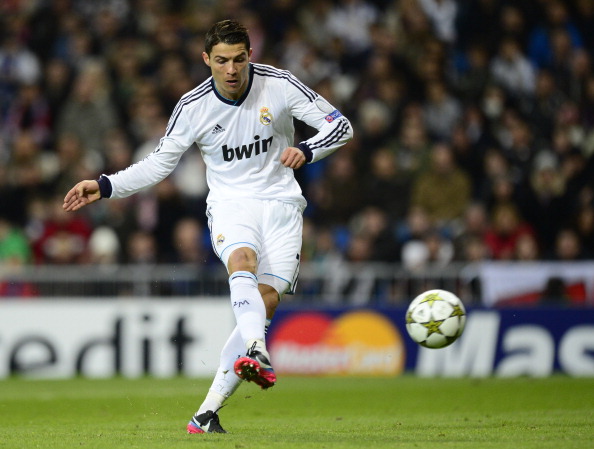 TA：阿森纳未积极推动冬窗出售球员；预计明夏将买断因卡皮耶