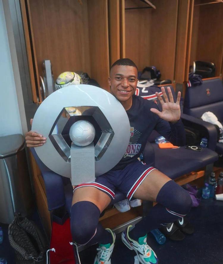 中超转会市场大变动！三笔重大交易同时曝光，深圳大连国安成最大赢家（中超转会风云突变：三笔重磅交易同曝，深圳、大连、国安成大赢家）