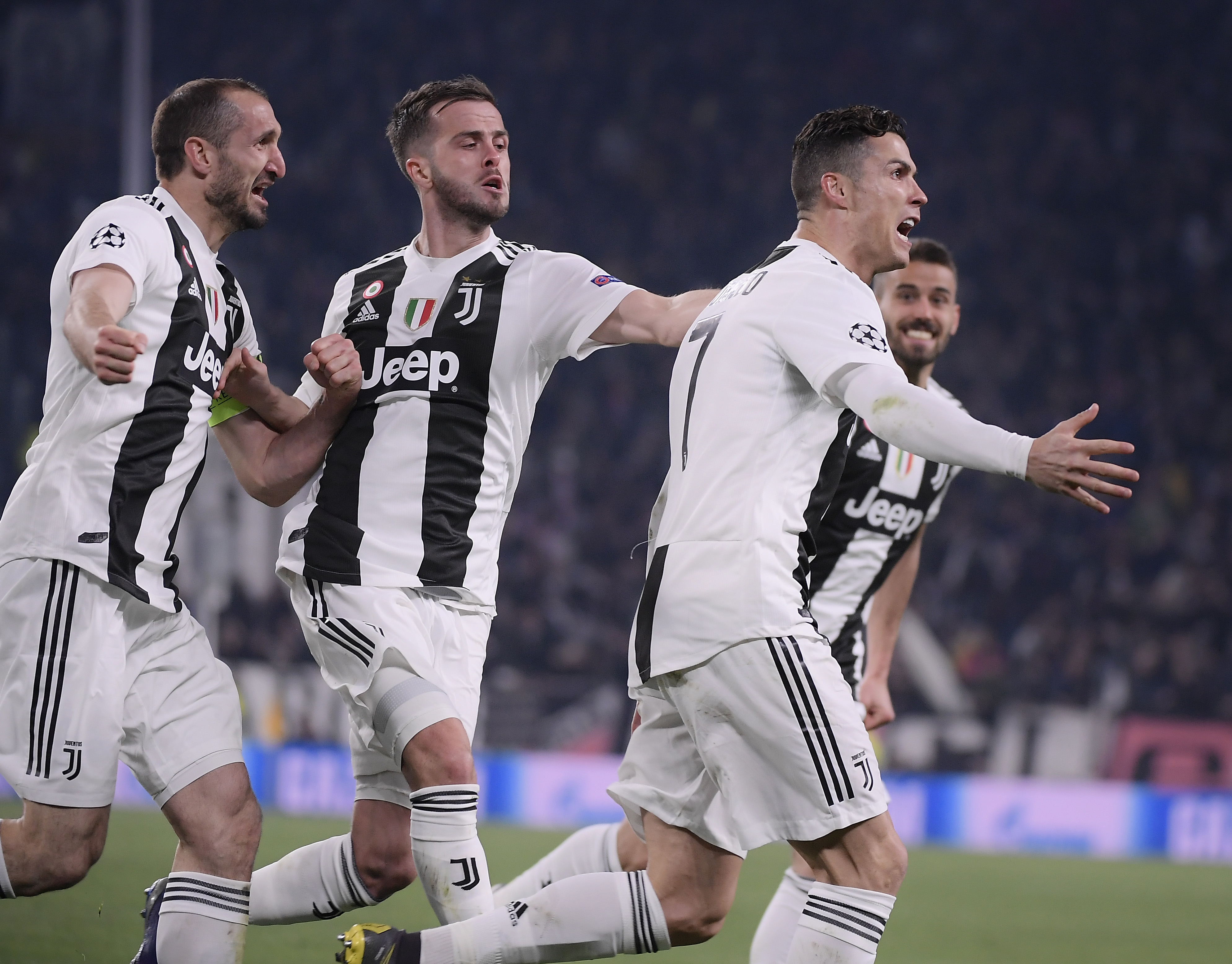 费迪南德：阿森纳不需要埃泽，当然他也可以提升板凳深度