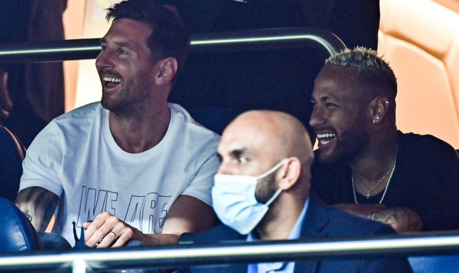 本赛季第三次当选！索博斯洛伊获评利物浦11月最佳球员（索博斯洛伊荣膺利物浦11月最佳，赛季第三次当选）