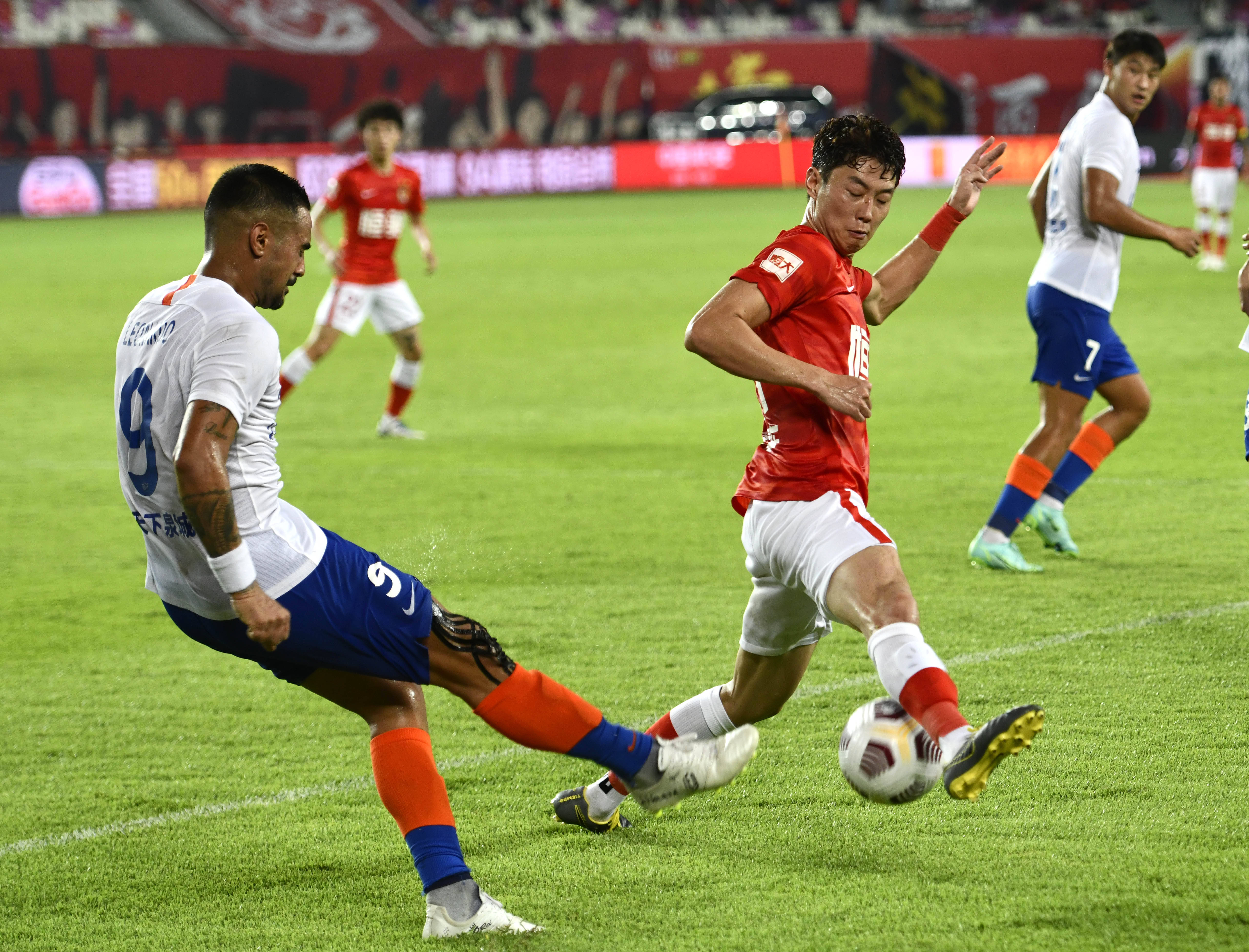 孙兴慜热刺生涯经典瞬间：斩英超金靴&普斯卡什奖、欧联圆梦